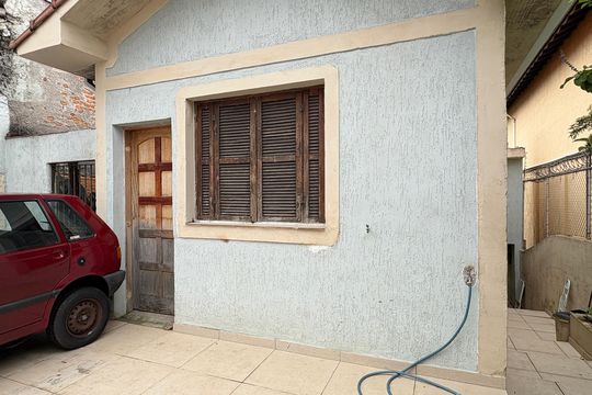 Garagem de casa à venda com 2 quartos, 300m² em Vila Pereira Cerca, São Paulo