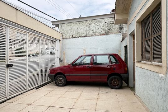 Garagem de casa à venda com 2 quartos, 300m² em Vila Pereira Cerca, São Paulo