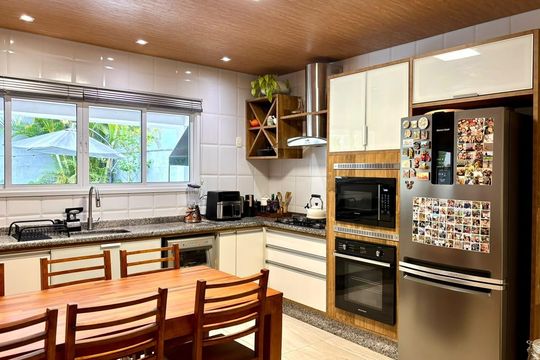 Cozinha de casa de condomínio à venda com 4 quartos, 343m² em Morada das Flores (Aldeia da Serra), Barueri