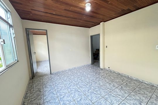Sala de casa para alugar com 2 quartos, 56m² em Osvaldo Cruz, Rio de Janeiro