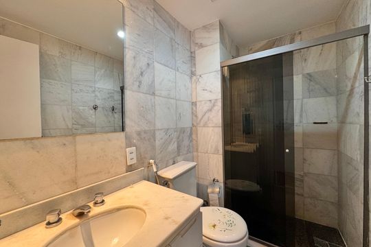Banheiro Social de apartamento à venda com 3 quartos, 123m² em Barra da Tijuca, Rio de Janeiro