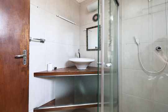 Banheiro da Suíte de apartamento para alugar com 3 quartos, 75m² em Vila Gilda, Santo André
