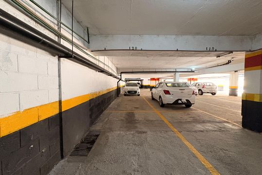 Garagem de apartamento para alugar com 3 quartos, 75m² em Vila Gilda, Santo André