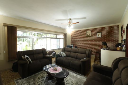 Casa à venda com 3 quartos, 942m² em Eldorado, Diadema