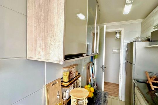 Cozinha de apartamento à venda com 2 quartos, 48m² em Jardim Silvestre, Guarulhos