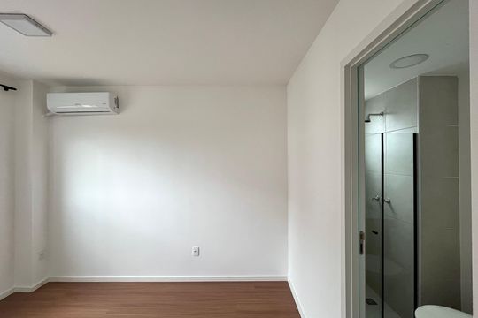 Suíte 1 de apartamento para alugar com 2 quartos, 45m² em Barra Olímpica, Rio de Janeiro