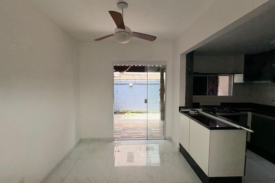 Casa para alugar com 3 quartos, 80m² em Vargem Pequena, Rio de Janeiro