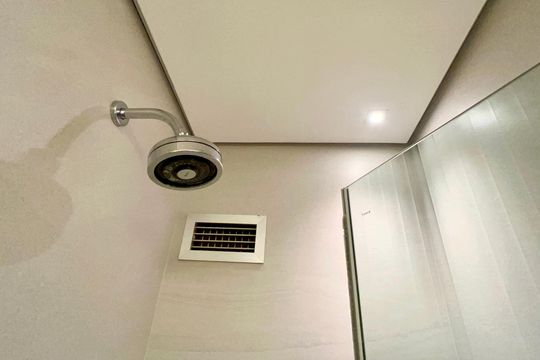 Banheiro da Suíte 1 de apartamento para alugar com 2 quartos, 100m² em Pinheiros, São Paulo