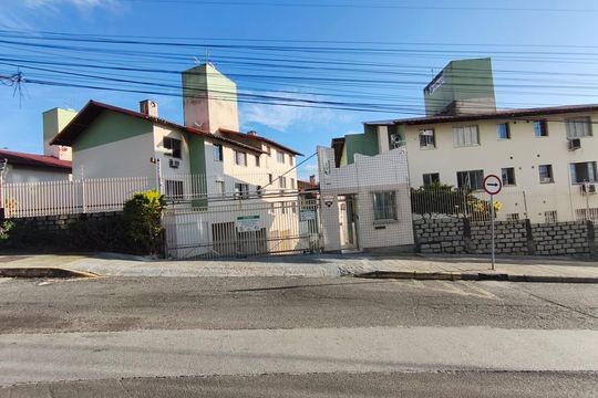 Fachada de apartamento para alugar com 2 quartos, 59m² em Capoeiras, Florianópolis