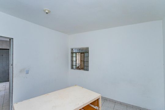 Casa para alugar com 1 quarto, 25m² em Vila Zat, São Paulo