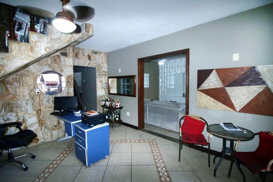 Sala de casa à venda com 4 quartos, 320m² em Irajá, Rio de Janeiro