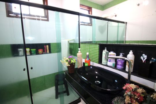 Banheiro Social 3 de casa à venda com 4 quartos, 320m² em Irajá, Rio de Janeiro