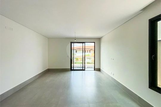 Casa à venda com 3 quartos, 220m² em Jardim Guapira, São Paulo