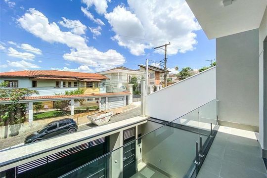 Casa à venda com 3 quartos, 220m² em Jardim Guapira, São Paulo