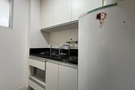 Cozinha de apartamento à venda com 1 quarto, 52m² em Barra da Tijuca, Rio de Janeiro