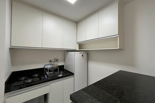Cozinha de apartamento à venda com 1 quarto, 52m² em Barra da Tijuca, Rio de Janeiro