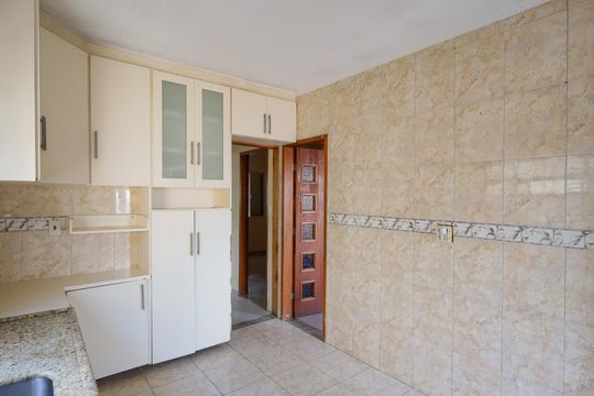 Cozinha 1 de casa à venda com 5 quartos, 137m² em Vila Constanca, São Paulo