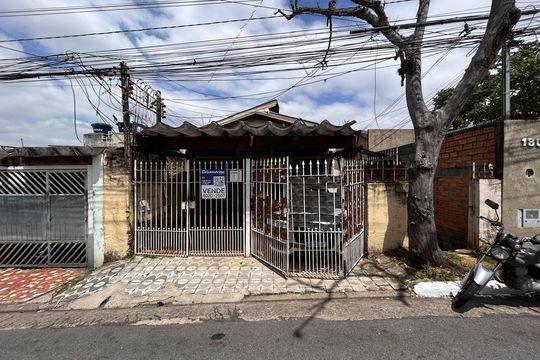 Fachada de casa à venda com 5 quartos, 137m² em Vila Constanca, São Paulo