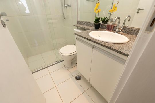 BANHEIRO SOCIAL de apartamento para alugar com 2 quartos, 66m² em Mansões Santo Antônio, Campinas