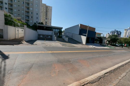 FACHADA DO PRÉDIO de apartamento para alugar com 2 quartos, 66m² em Mansões Santo Antônio, Campinas
