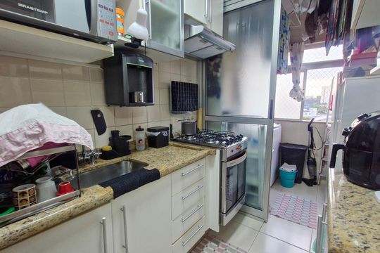 Cozinha de apartamento à venda com 2 quartos, 49m² em Santa Constança, São Paulo