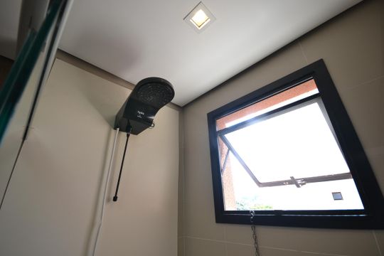 Banheiro de apartamento à venda com 2 quartos, 52m² em Jardim das Vertentes, São Paulo