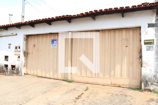 Fachada de casa à venda com 3 quartos, 300m² em Setor Norte Ferroviario Ii, Goiânia