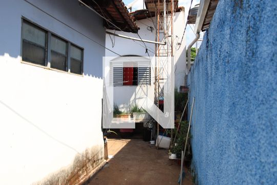 Quintal 01 de casa à venda com 3 quartos, 300m² em Setor Norte Ferroviario Ii, Goiânia