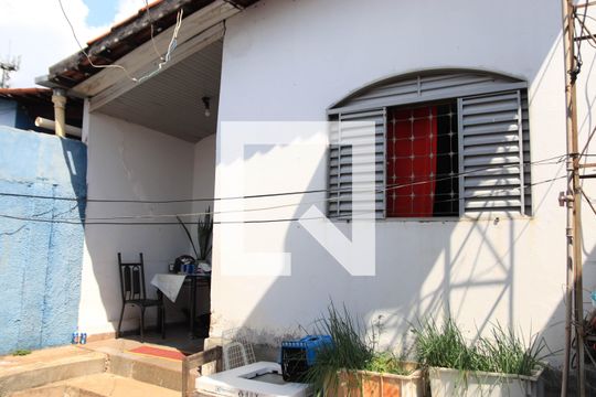 Quintal 01 de casa à venda com 3 quartos, 300m² em Setor Norte Ferroviario Ii, Goiânia