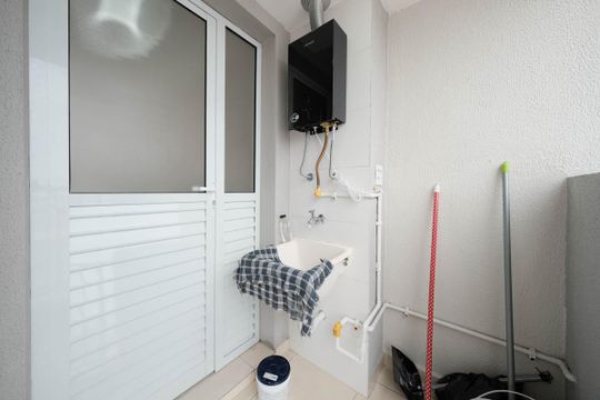 Área de serviço de apartamento para alugar com 2 quartos, 44m² em Jardim Maringa, São Paulo