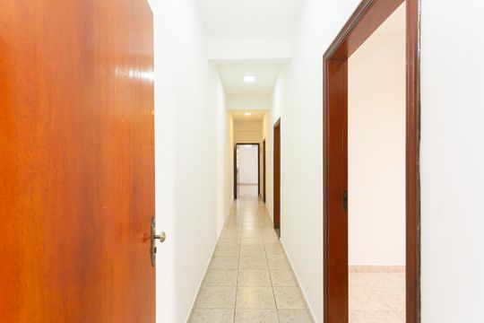 Corredor do Quarto  de casa para alugar com 3 quartos, 256m² em Jardim Tua, São Paulo