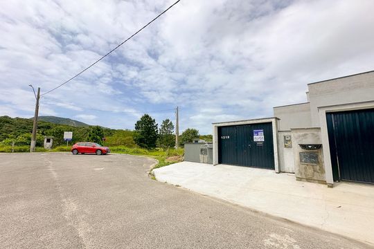 Plaquinha de casa para alugar com 3 quartos, 157m² em São João do Rio Vermelho, Florianópolis