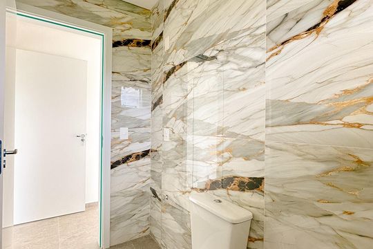 Banheiro da Suíte 3 de casa para alugar com 3 quartos, 157m² em São João do Rio Vermelho, Florianópolis