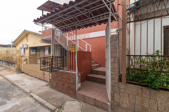 Fachada de casa para alugar com 3 quartos, 100m² em Camaquã, Porto Alegre