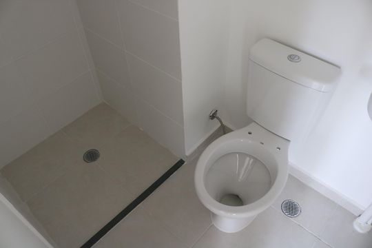 Banheiro de apartamento para alugar com 2 quartos, 32m² em Várzea da Barra Funda, São Paulo