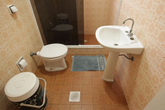 Banheiro de apartamento para alugar com 1 quarto, 54m² em José Menino, Santos