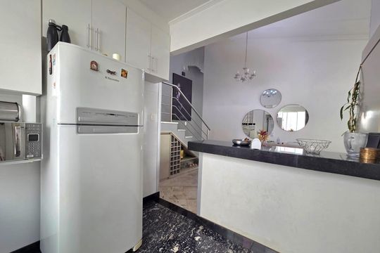 Cozinha de casa à venda com 3 quartos, 140m² em Ouro Preto, Belo Horizonte
