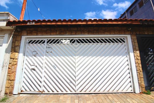 Fachada de casa à venda com 3 quartos, 142m² em Vila Rio Branco, São Paulo