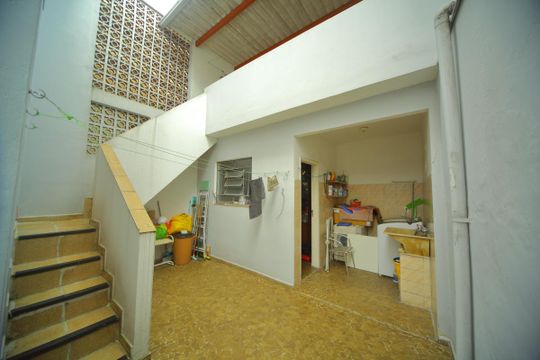 Edícula /Serviço  de casa à venda com 3 quartos, 200m² em Paulicéia, São Bernardo do Campo
