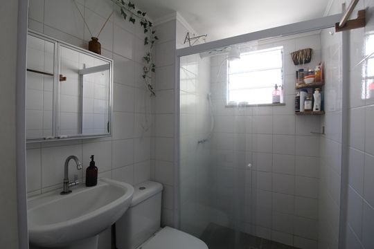 Banheiro de apartamento à venda com 2 quartos, 52m² em Taquara, Rio de Janeiro