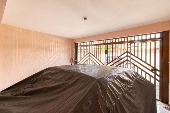 Garagem de casa à venda com 2 quartos, 110m² em Jardim Bom Clima, Guarulhos