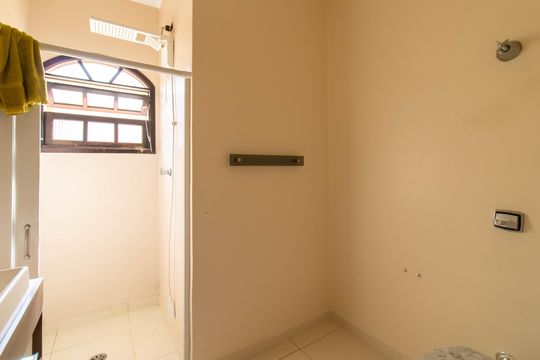 Banheiro de casa à venda com 2 quartos, 110m² em Jardim Bom Clima, Guarulhos