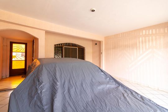 Garagem de casa à venda com 2 quartos, 110m² em Jardim Bom Clima, Guarulhos