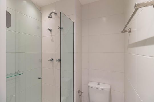 Banheiro de kitnet/studio para alugar com 1 quarto, 26m² em Perdizes, São Paulo