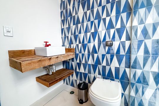 Banheiro Social de casa para alugar com 2 quartos, 102m² em Pinheiros, São Paulo