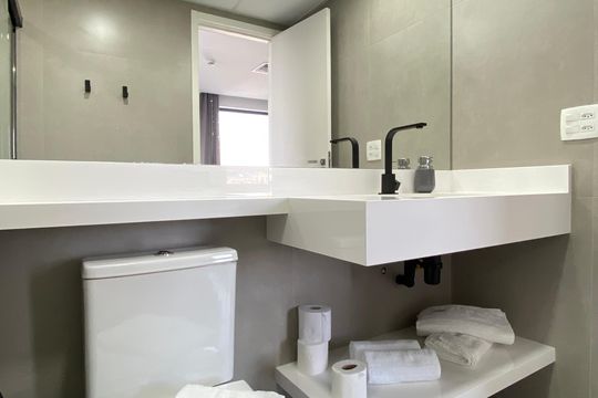 Banheiro de kitnet/studio à venda com 1 quarto, 33m² em Vila Osasco, Osasco