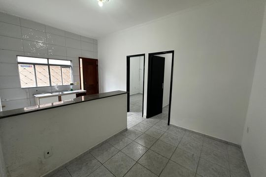 Sala de casa para alugar com 2 quartos, 47m² em Vila Mateo Bei, São Vicente