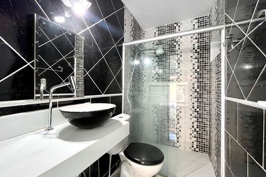 Banheiro da Suíte de casa de condomínio para alugar com 1 quarto, 90m² em Recreio dos Bandeirantes, Rio de Janeiro