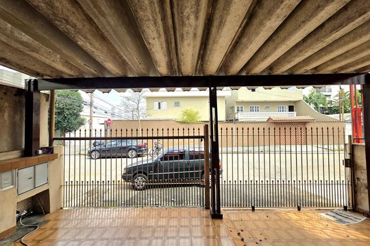 Garagem de casa para alugar com 3 quartos, 130m² em Pinheirinho, Santo André