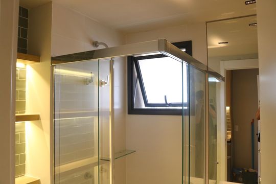 Banheiro de kitnet/studio para alugar com 1 quarto, 22m² em Perdizes, São Paulo